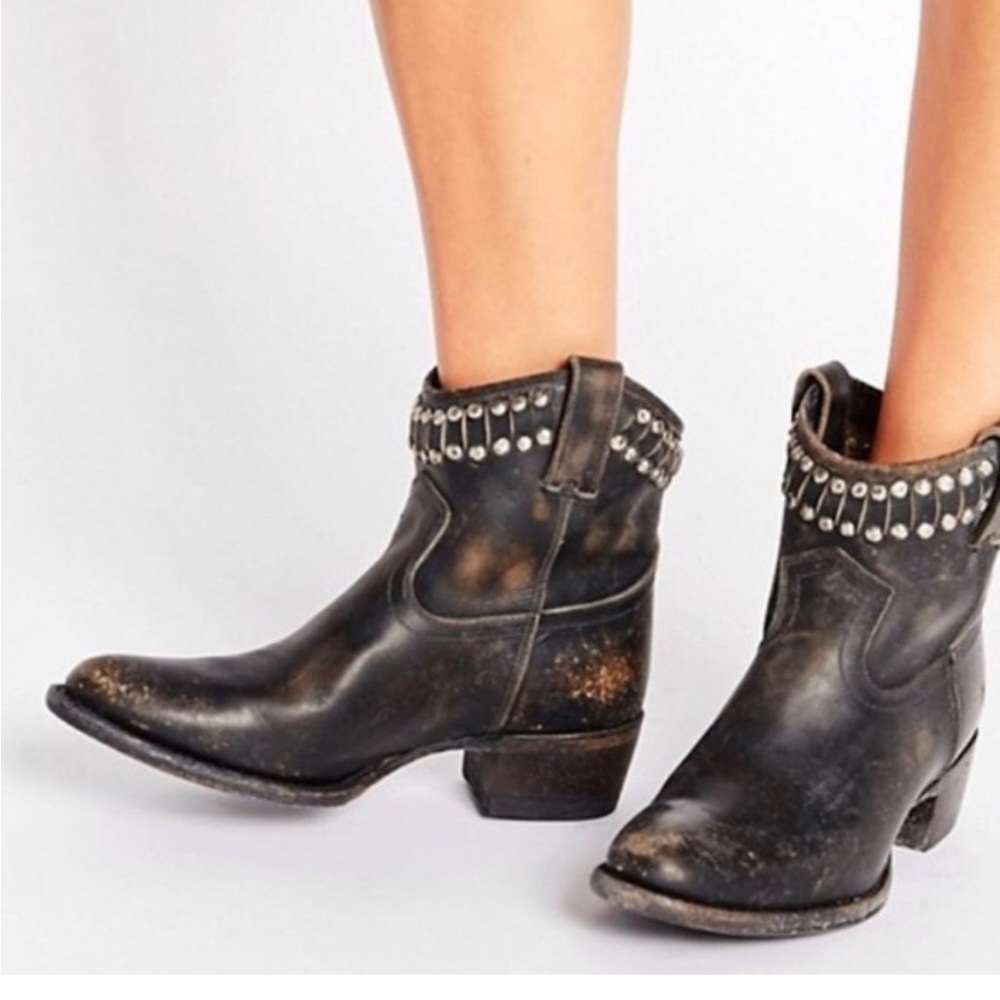 Frye Vintage Distressed
Black Leather Stud Pull-On Ankle boot